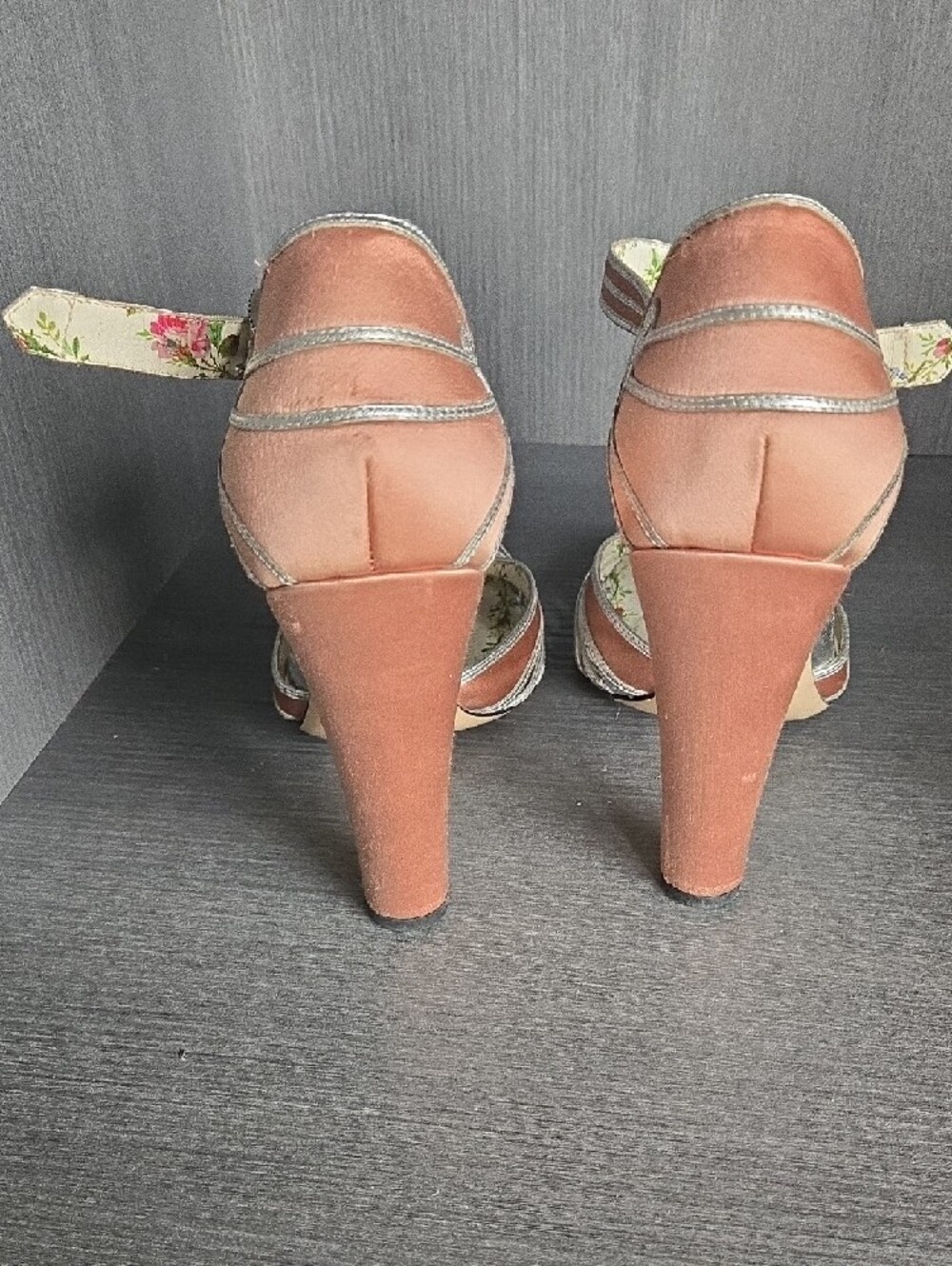 Gucci Peach Satin T-Strap Heels with Silver Trim - Picture 3 of 5